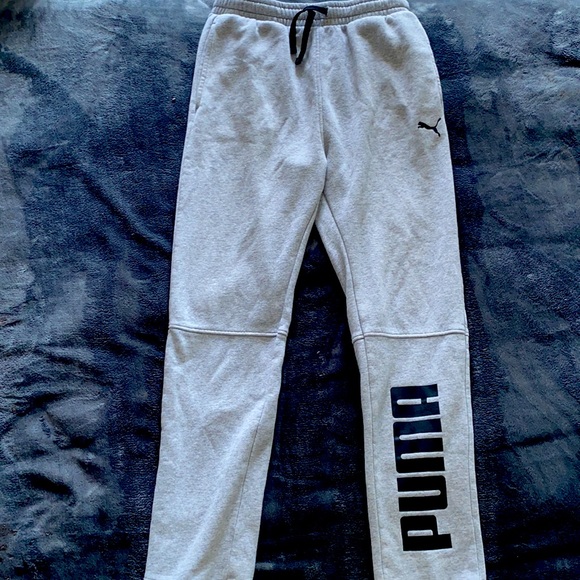 Gray PUMA sweatpants - Picture 2 of 4